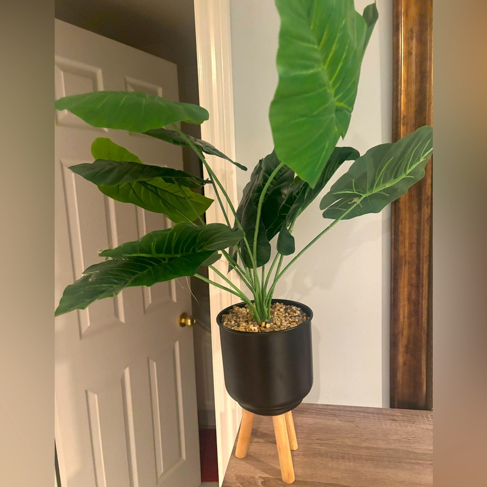 Small artificial plant